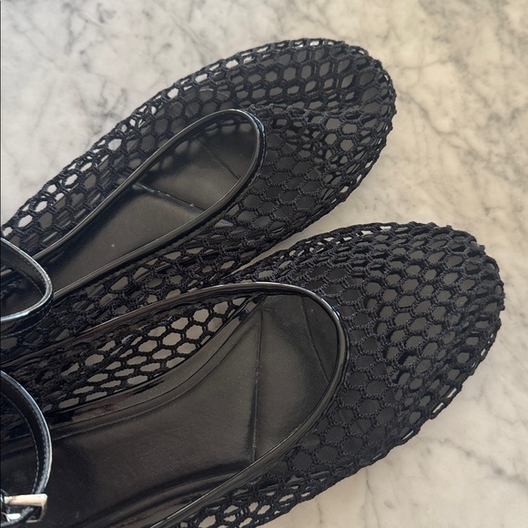 Mango flats - Picture 2 of 4